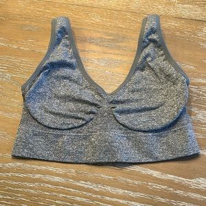 Gently Used Women’s gray sports bra no pads included size small